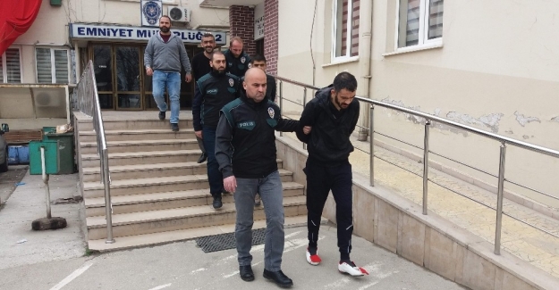 Bursa’da adliyeye sevk edilen 3 uyuşturucu satıcısı tutuklandı