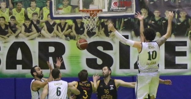 Basketbol'da Akhisar Belediyespor evinde konuk ettiği İzmir ekibi Gelişim Koleji’ne 72-73 mağlup oldu