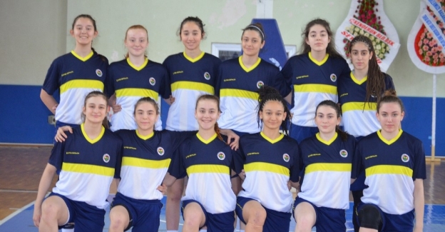Türkiye Basketbol Federasyonu (TBF) U16 Kızlar Türkiye Şampiyonası yarı final B Grubu maçında Fenerbahçe fark attı