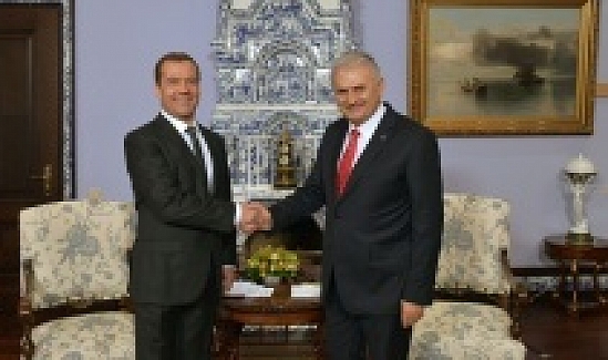 Başbakan Yıldırım, Rusya Başbakanı Medvedev ile bir araya geldi