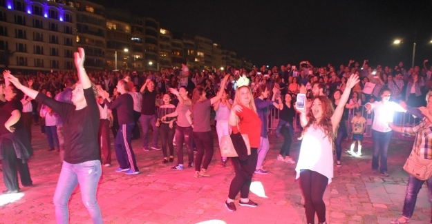 İzmir’de karnaval gibi Hıdırellez kutlaması