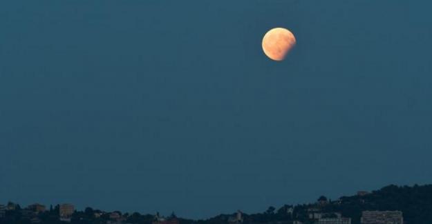 Ay tutulması Türkiye'nin dört bir yanında izlendi