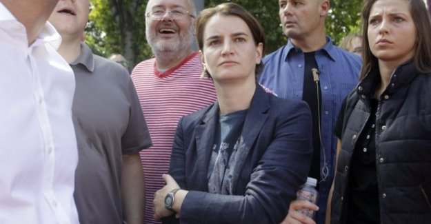Sırbistan'ın eşcinsel başbakanı Brnabic, Balkanlar'da eşcinseller yürüyüşüne katılan ilk başbakan oldu