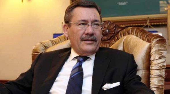 Melik Gökçek'in oğlu Osman Gökçek'in yönettiği Beyaz TV'den duyuruldu; 'Gökçek istifa edecek !..'