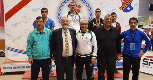 Bursalı boksörlerden İhsan Erdoğan Türkiye Şampiyonu