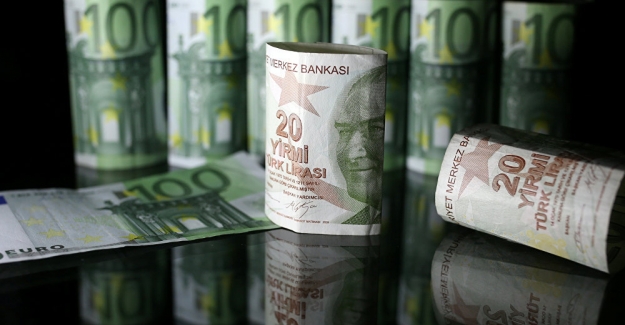 Türk Lirası'nda kayıp hız kesmiyor: Dolar 5.40 euro 6.20'yi gördü