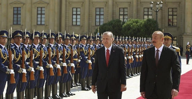 Azerbaycan Cumhurbaşkanı Aliyev, Erdoğan'la birlikte açılışını yapacağı rafineri için İzmir'e geldi