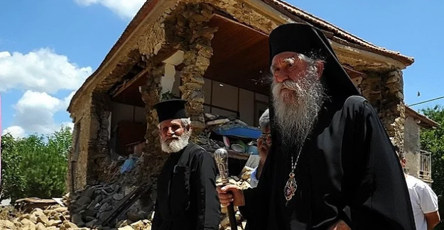 Yunanistan'da 6.1 Büyüklüğünde Deprem: İki kişi hayatını kaybetti