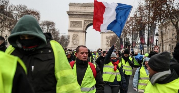 Sarı Yelekliler yine Paris sokaklarında
