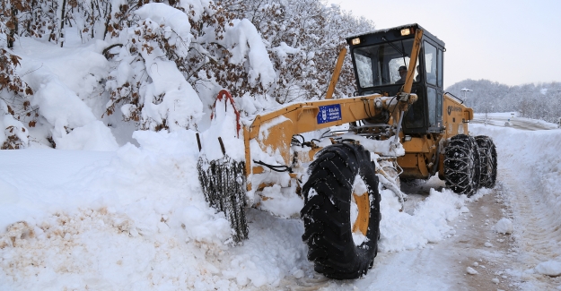 Uludağ Bölgesinde kardan kapanan 75 mahalle yolu açıldı