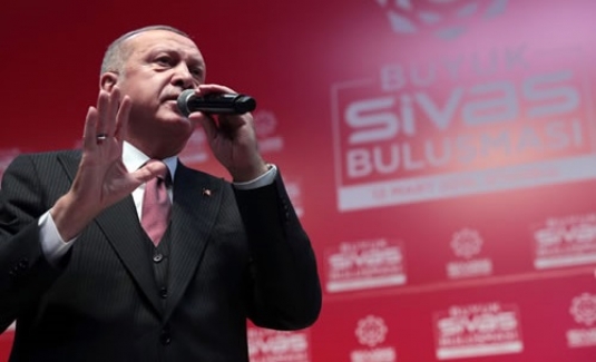 Erdoğan Sivaslılarla kucaklaştı: “Türk Milletine sevdalıyız"