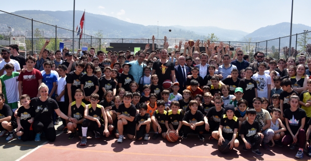 Bursa’nın en geniş katılımlı sokak basketbolu turnuvası