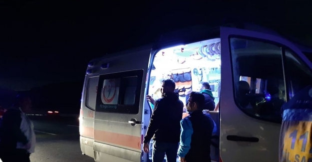 Bursaspor taraftarlarını taşıyan minibüs tırla çarpıştı: 7 yaralı