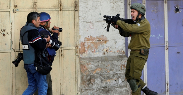 İsrail, Batı Şeria'da gazetecileri gözaltına aldı: Aralarında AA kameramanı da var