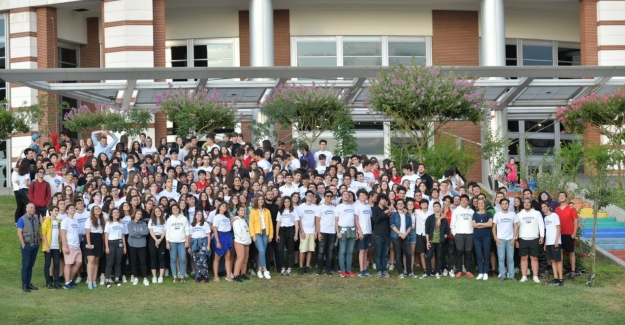 Bursalı öğrenciler Sabancı Üniversitesi Lise Yaz Okulları'nı tamamladı