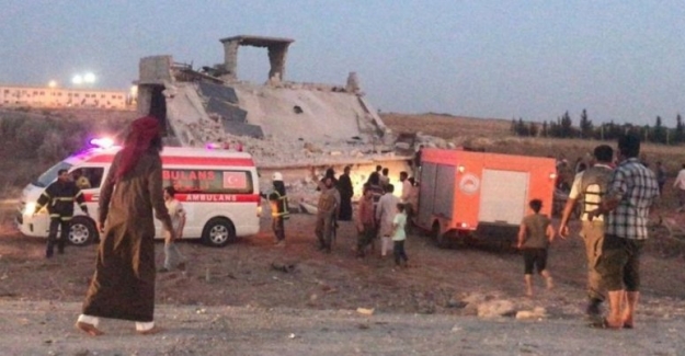Türkiye sınırındaki Çobanbey kasabasında bombalı saldırı: 12 ölü