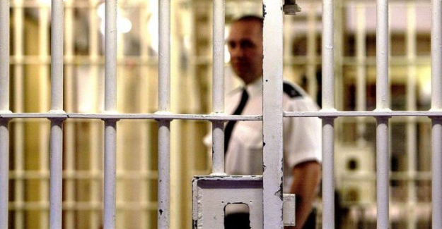 İngiltere'de salgın nedeniyle bazı tutuklu ve hükümlünün salıverilmesi değerlendiriliyor