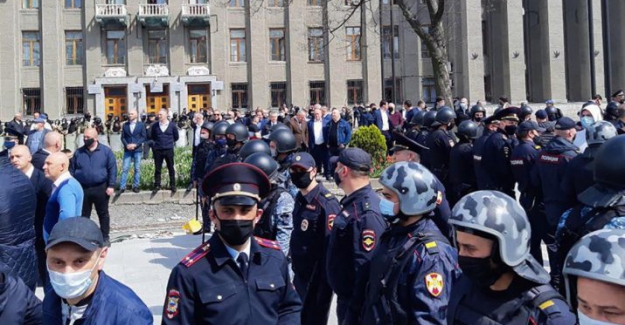 Rusya'da protestolar şiddetli atışmaya dünüştü