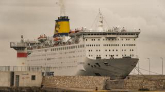 Yunanistan'da yolcu gemisi karantinaya alındı, gemide 65 Türk vatandaşı da var