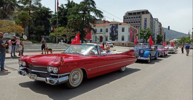 Bursa'nın Klasik Araçlarla 19 Mayıs Kutlaması