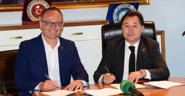 Bursaspor Kulübü, Teknik Direktör İrfan Buz ile sözleşme imzaladı