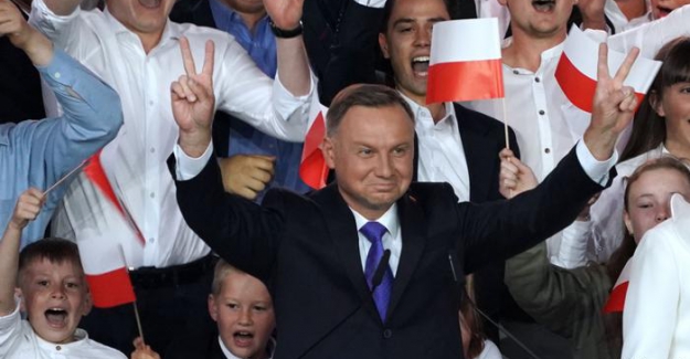 Polonya’da seçimi Duda kazandı
