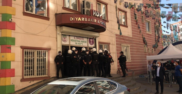 HDP Diyarbakır İl Binası'nda operasyon, gözaltına alınanlar var