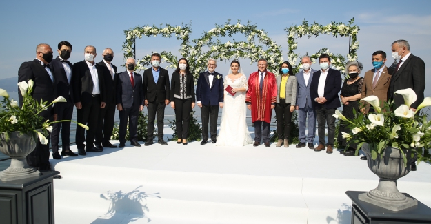 Nilüfer'de Yılın Nikahı: "Belediye Başkanı Turgay Erdem ve Zeynep Terzioğlu evlendi"