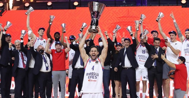 Euroleague şampiyonu Anadolu Efes yurda döndü