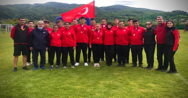 Türkiye Okçuluk Milli Takımı'na madalya yağmuru! Yurda madalya ve kupalarla döndüler
