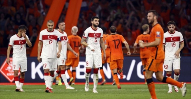 Katar 2022 elemeleri: Türkiye Hollanda'ya 6-1 yenildi, grupta üçüncülüğe geriledi