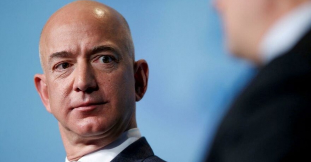 Jeff Bezos’un yatına çürük yumurta atma etkinliği