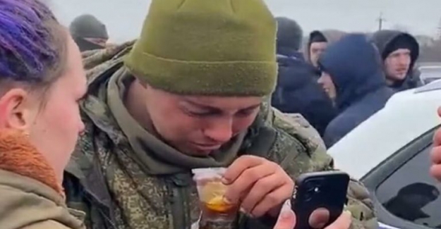 Rus askeri, kendisine yemek ikram eden Ukrayna vatandaşlarına teslim oldu