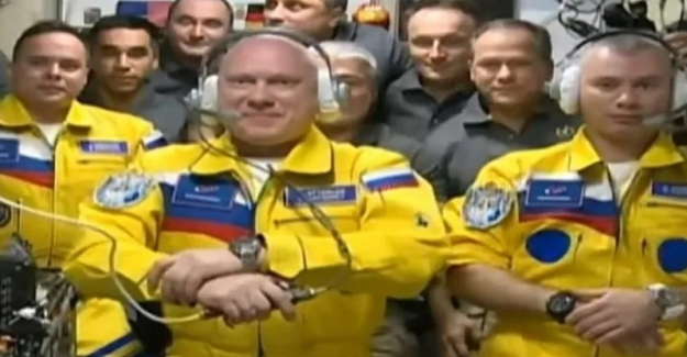 Rus kozmonotlar Uluslararası Uzay İstasyonu'na Ukrayna renkleriyle girdi