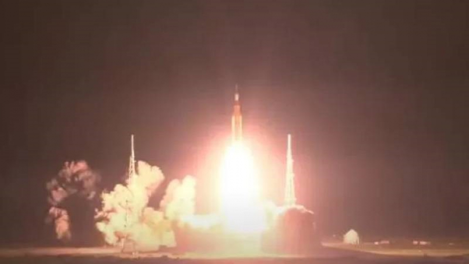 50 yıl sonra yeniden Ay'a yolculuk: NASA, en güçlü roketi Artemis'i başarıyla fırlattı