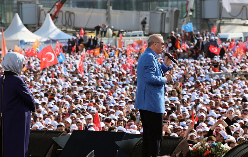 Erdoğan: "Atatürk Havalimanı Millet Bahçesi’nde 1,7 milyonu aşkın hemşehrimizle 'TÜRKİYE BİZE EMANET' dedik"