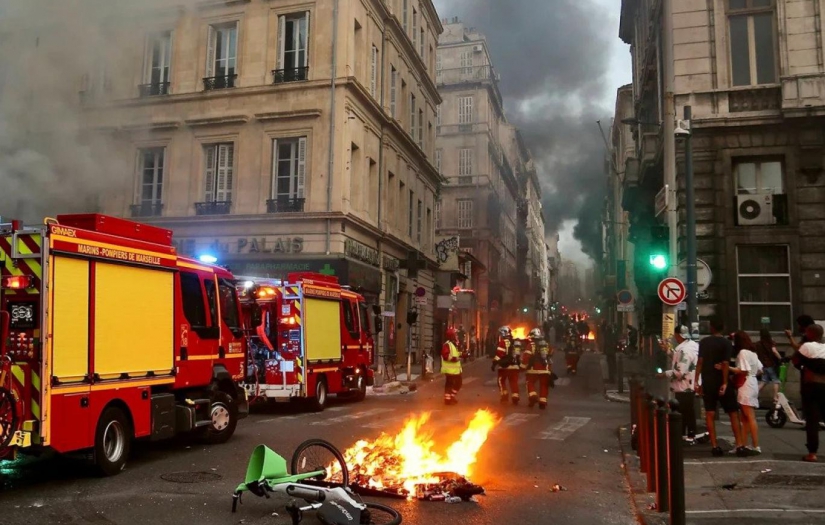 Fransa'da protestolar 5. geceyi geride bıraktı: Polisin öldürdüğü gencin cenazesi düzenlendi