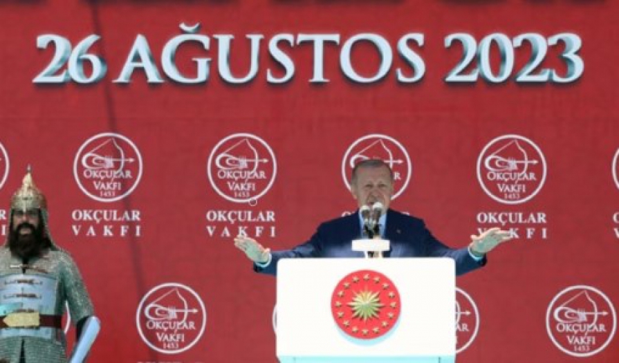 Erdoğan’ın Malazgirt’te de gündemi seçimdi: “İllerimizi geri almaya hazır mıyız?”