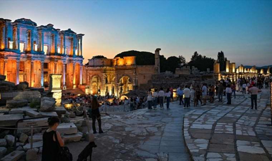 Kültür ve Turizm Bakanı açıkladı: Efes Antik Kenti için 1 milyar liralık bütçe