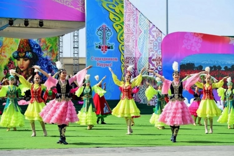 Kazakistan Senatosu'nda yeni yıl yerine "Nevruz" kutlanması önerildi