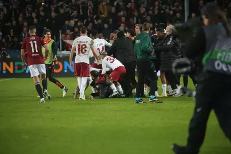 Sparta Prag - Galatasaray maçından kavga sahneleri