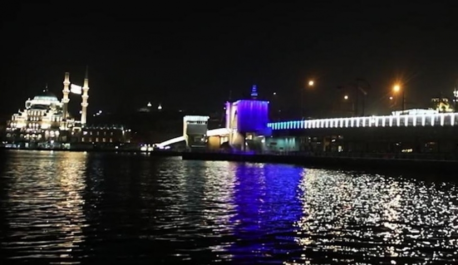 Galata Köprüsü’nün gece balıkçıları