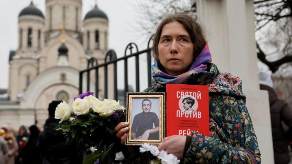 Putin'in en önemli muhaliflerinden Aleksey Navalni'nin cenaze törenine binlerce insan katıldı