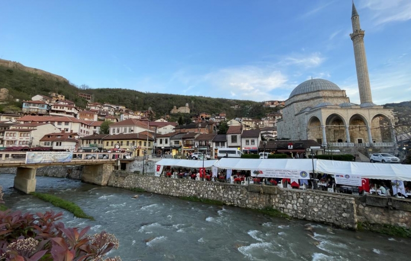 Türk askeri Kosova'da iftar verdi