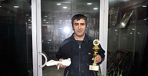Mudanya'lı esnaf taklacı güvercinle ödül kazandı