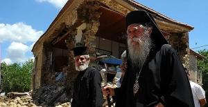 Yunanistan'da 6.1 Büyüklüğünde Deprem: İki kişi hayatını kaybetti
