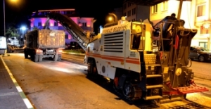 Osmangazi Belediyesi gece saatlerinde asfalt çalışmasında  