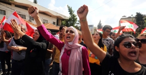 Protestoların birleştirdiği Lübnanlılar, pazar günü de ülke çapında sokaklara döküldü