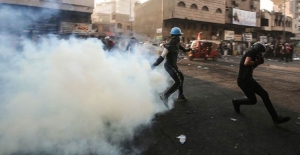 Bağdat Tahrir Meydanı'nda protesto çatışmaları:  2 gösterici öldü ve 35 kişi de yaralı