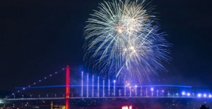 Türkiye yeni yıla havai fişek ve konserlerle girdi